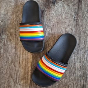 Target kids 🌈 rainbow sandal slides size 4